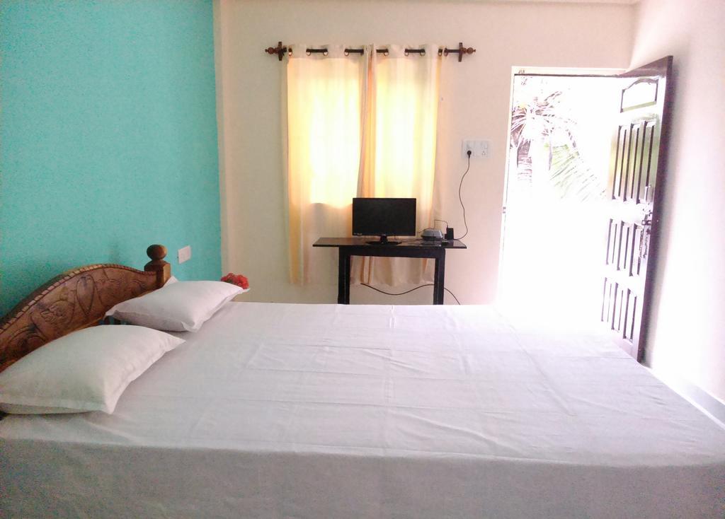 La Blanche Guest House Calangute Oda fotoğraf
