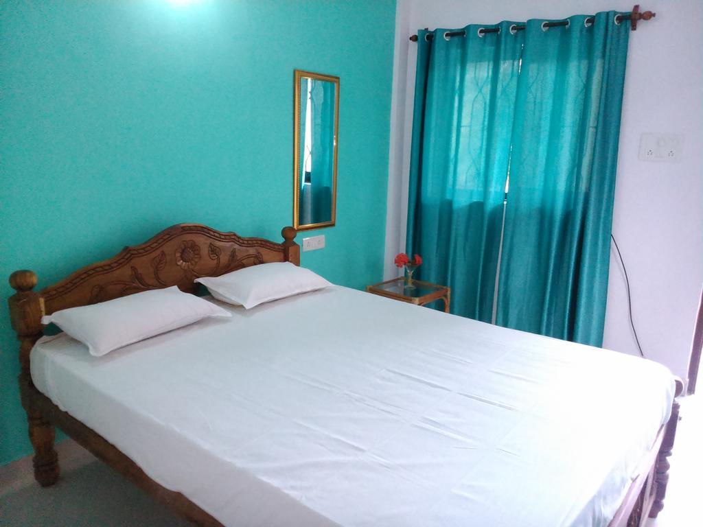 La Blanche Guest House Calangute Oda fotoğraf