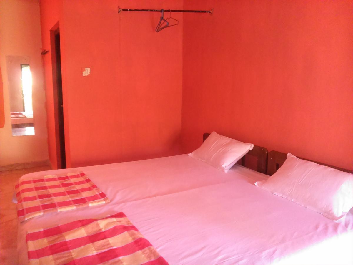 La Blanche Guest House Calangute Oda fotoğraf