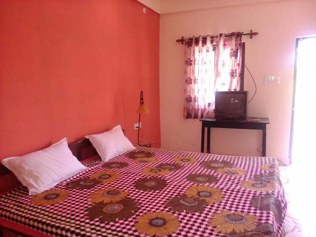 La Blanche Guest House Calangute Oda fotoğraf